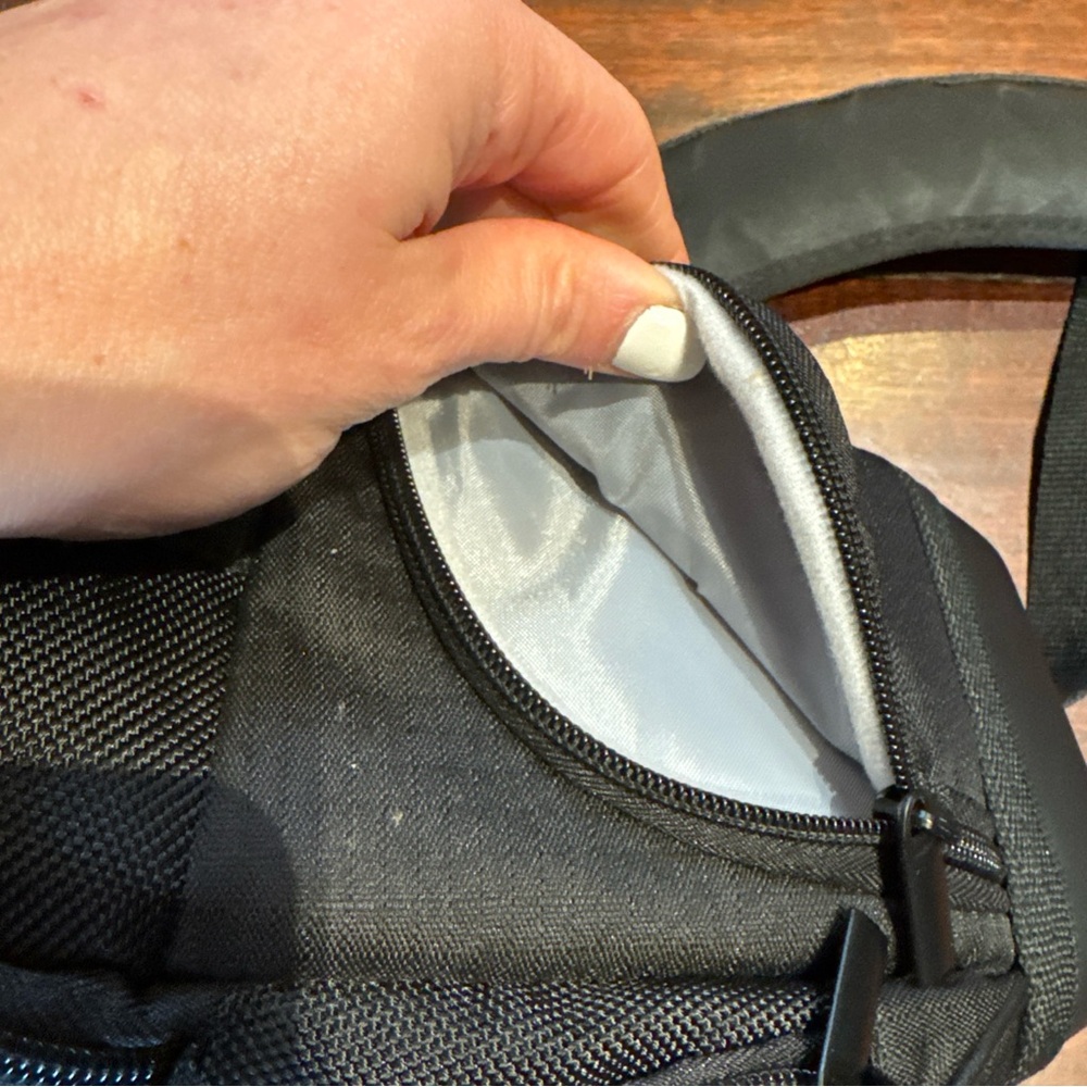 Amazon Basics Holster Camera Case Bag for DSLR Cameras Black Detachable Strap - Picture 4 of 9